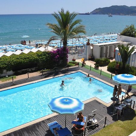 Hotel Miramare サヴォーナ エクステリア 写真